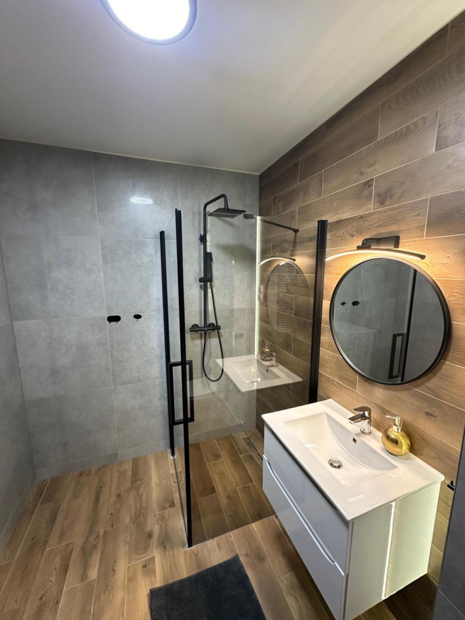 Apartament Osiedle Legionow 2 凯尔采 外观 照片